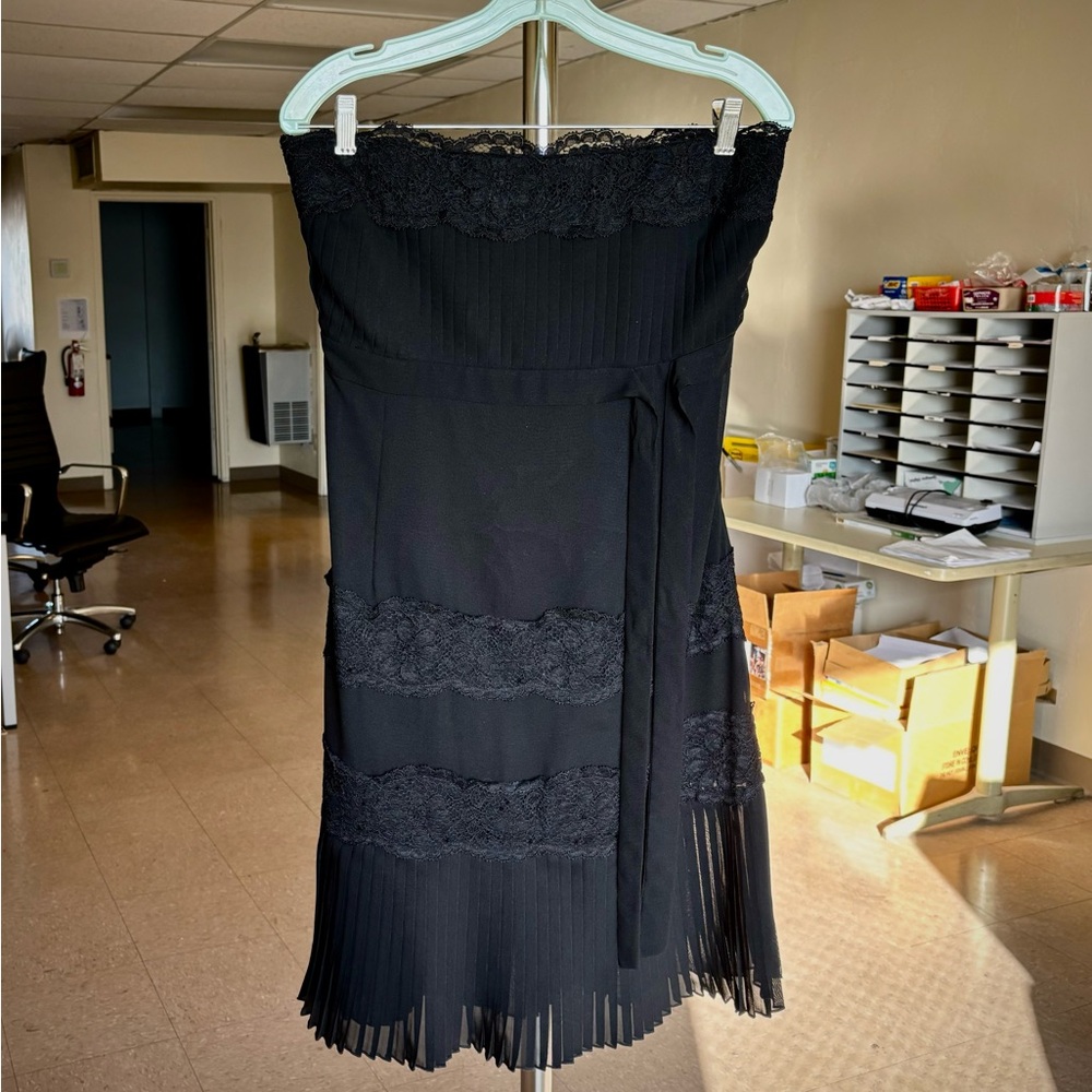 Women's (European) Size 44 RED Valentino Black Strapless Mini Dress